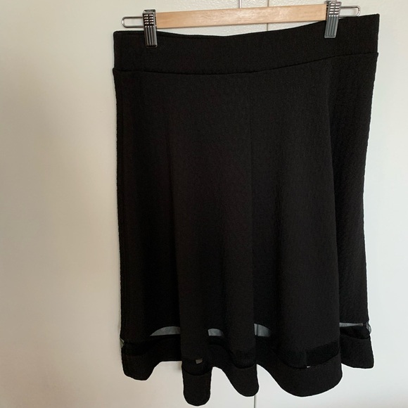 2/45$ 🎉 NWOT black flowy skirt with lace detail - Picture 2 of 4